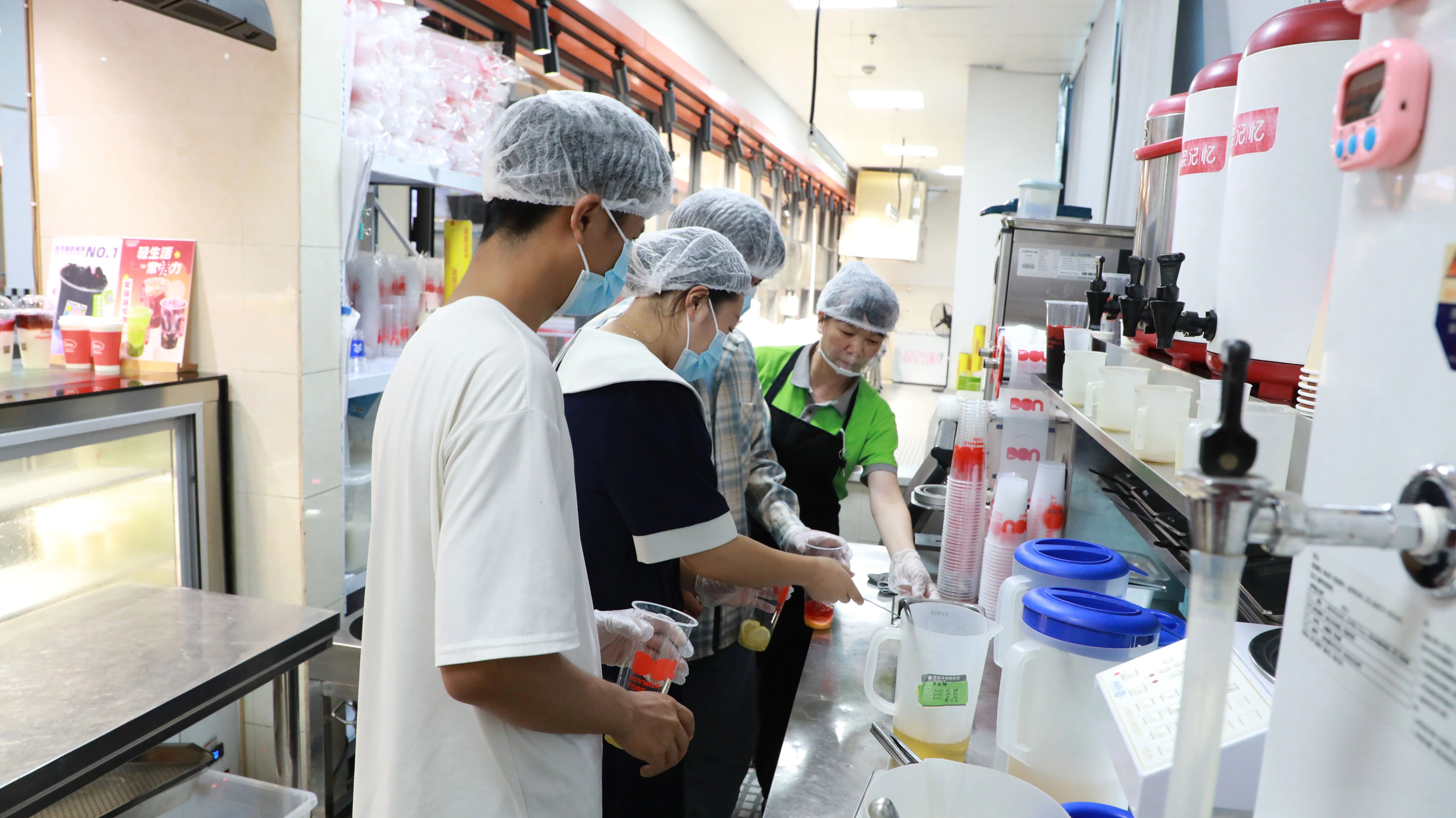 连任桂冠，，，，，不忘初心——w88优德知食客杯美食评选圆满竣事_w88优德丨食堂团餐丨食堂承包丨学校食堂承包丨重庆食堂承包丨