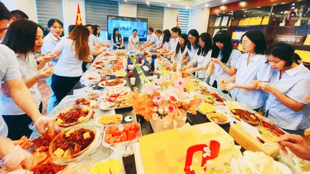 向阳而生 ‖ 重庆w88优德餐饮12周年庆特刊_w88优德丨食堂团餐丨食堂承包丨学校食堂承包丨重庆食堂承包丨
