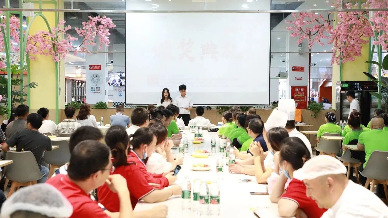 连任桂冠，，，，，不忘初心——w88优德知食客杯美食评选圆满竣事_w88优德丨食堂团餐丨食堂承包丨学校食堂承包丨重庆食堂承包丨